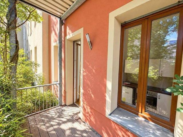 Altbaucharme trifft Gartenglück zwei Zimmer & ca. 57 m² grünes Refugium ganz für Sie! Bezugsfrei!