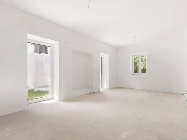 Altbaucharme trifft Gestaltungsfreiheit: 3 Zimmer Wohnung mit Terrasse, Garten & individueller Ausstattungsmöglichkeit in Straßgang