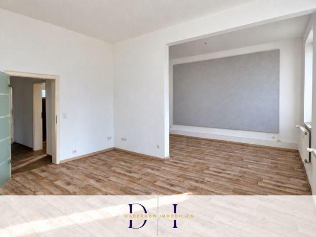 Altbaucharme trifft Wohnkomfort – großzügige 4 Zimmer Wohnung mit Balkon und Garage