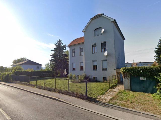 ALTBAUCHARME UNTER DEM DACH 2 ZIMMER WOHNUNG MIT EXTRA KÜCHE, PARKPLATZ UND GARTENANTEIL