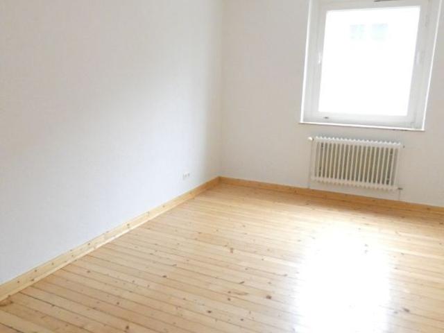 Altbaufans aufgepasst! Tolle 2 Zi Wohnung im Luisenhof mit Wohnküche und Dielenböden
