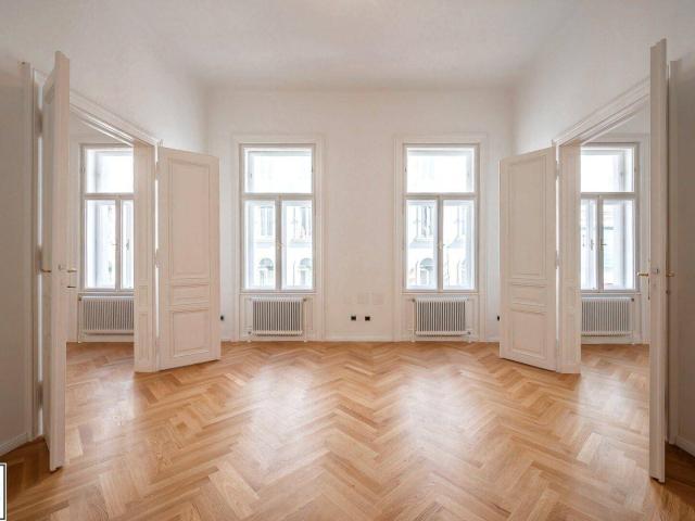 Altbauflair trifft Citynähe: schöne 4 Zimmer Wohnung in beliebter Lage Zweitbezug nach Sanierung bezugsfertig 1.10.2026