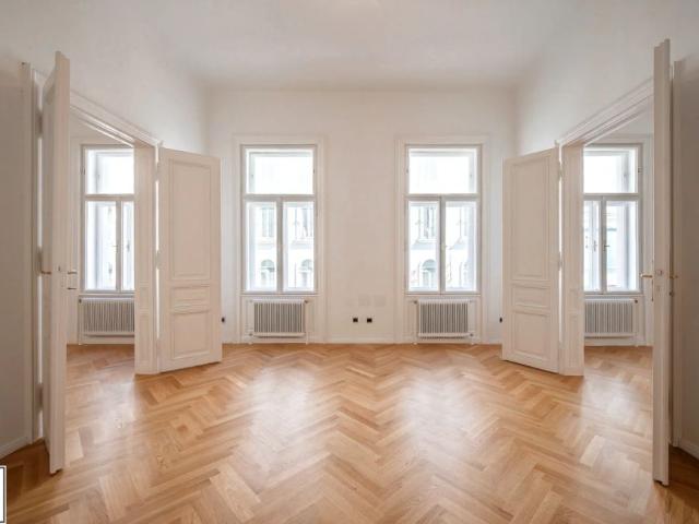 Altbauflair trifft Citynähe: schöne 4 Zimmer Wohnung in beliebter Lage Zweitbezug nach Sanierung bezugsfertig ab Oktober