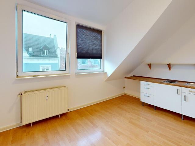 ALTBAUFLAIR UNTERM DACH – 1,5 ZIMMER WOHNUNG IN DÜSSELDORF FRIEDRICHSTADT