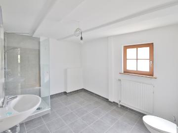 Altbauflair zum Verlieben – 2,5 Zimmer in modernisiertem Baudenkmal