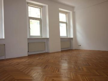 ALTBAUFLAIR: Helle EG Wohnung mit Gartenbenützung