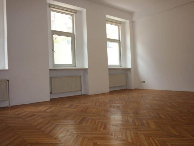ALTBAUFLAIR: Helle EG Wohnung mit Gartenbenützung