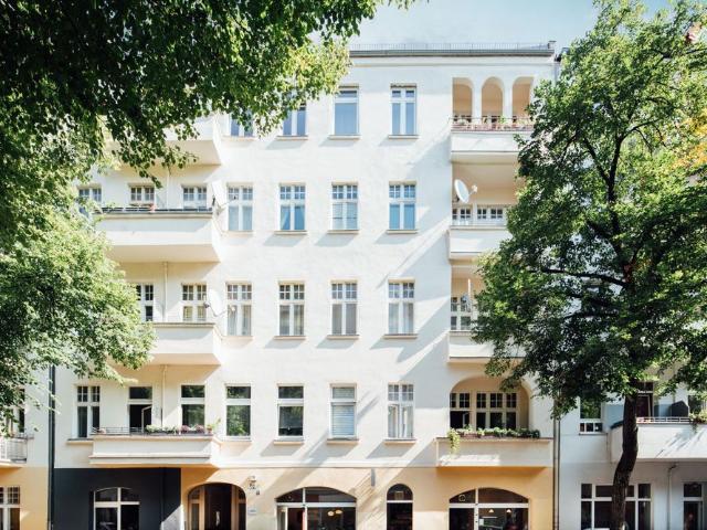Altbauflair im Weserkiez: 2 Zimmer Wohnung sucht neue Mieter!