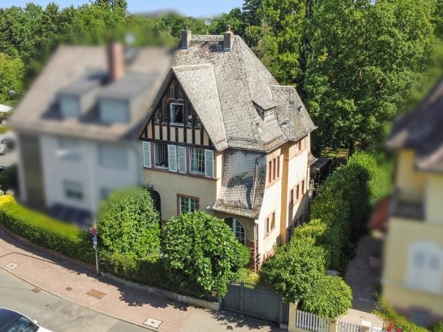 Altbaujuwel teilmöbliert mit parkähnlichem Garten in Niederursel