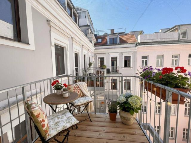 Altbaujuwel mit Balkon! Exklusiver Erstbezug nach hochwertiger Sanierung!