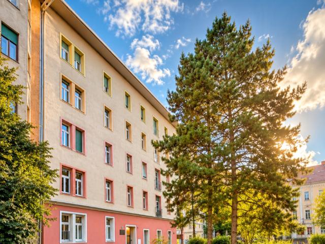 Altbaujuwel mit Balkon – Eleganz, Charme & Wohnqualität im Herzen von Graz
