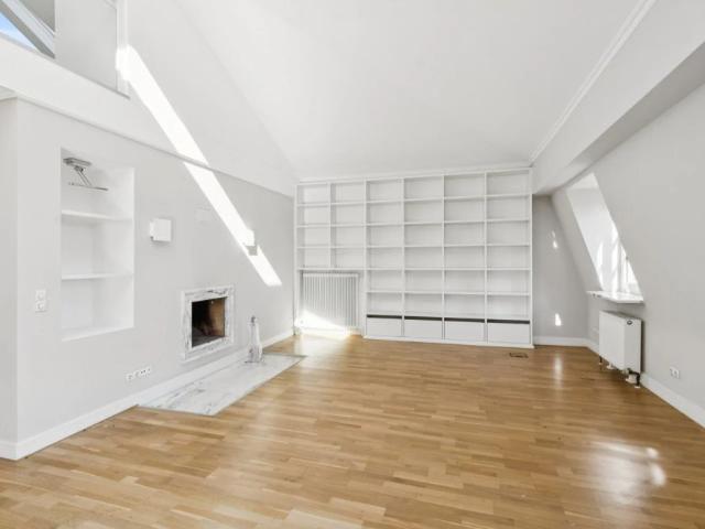 Altbaujuwel mit Skylineblick und Balkon im Frankfurter Westend
