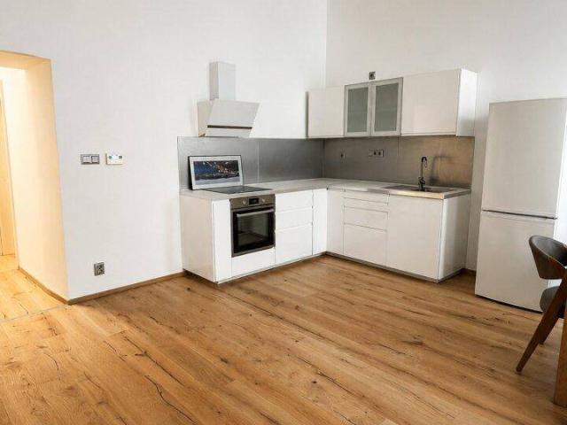 Altbauklassiker im 9. Bezirk – 2 Zimmer Wohnung mit Lift