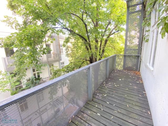 ALTBAUMIETE MIT BALKON NÄHE NASCHMARKT