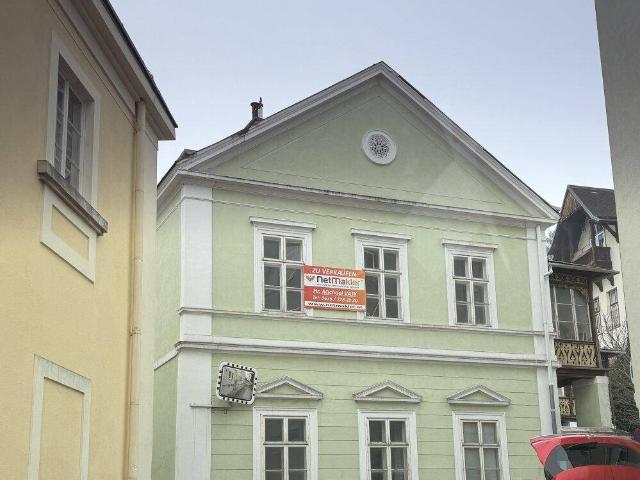 Altbestand sehr sanierungsbedürftig oder auch Abriß, vieles ist hier möglich, mehrere Wohneinheiten oder eine neue Villa.