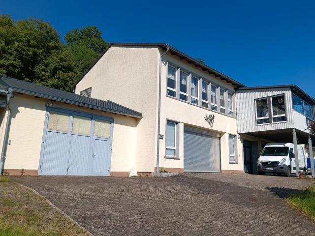 Alte Schule, Garagen, Lagerfläche, Werkstatt, Billiardtisch
