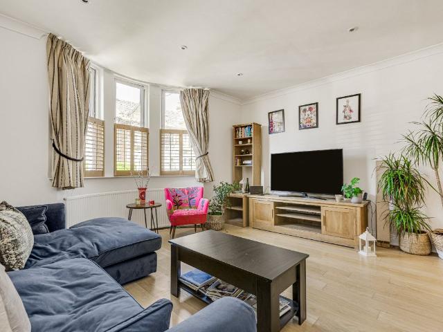 Altenburg Gardens, Clapham Junction SW11, 2 bed flat to rent, £3,350 pcm | PrimeLocation