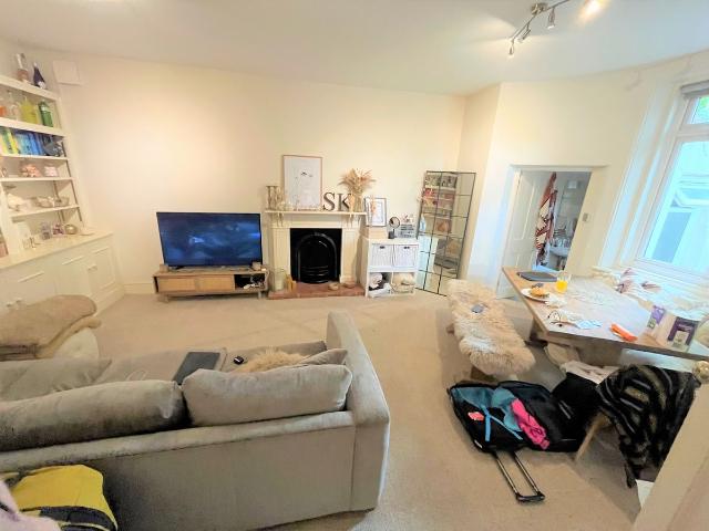Altenburg Gardens, Clapham, London SW11, 1 bed flat to rent, £2,200 pcm | PrimeLocation