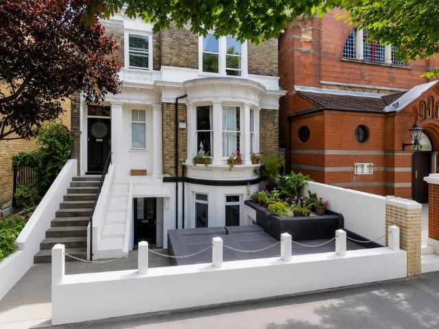 Altenburg Gardens, LONDON 1 bed apartment to rent £2,200 pcm £508 pw