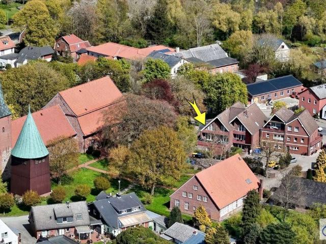 Altenbruch CUX, zwischen ELBE und EDEKA, im Ortszentrum, neben der Kirche, West Blick ins Grüne