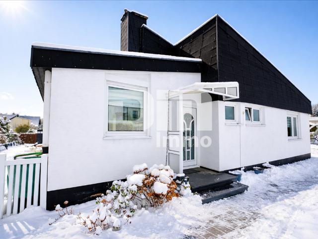 R eserviert! Altengerechter gepflegter Bungalow mit Gartenbereich, Terrasse, Garage