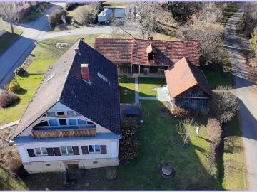 Bauernhaus Wohnhaus mit Nebengebäude, teilw.saniert. Carport. Innenhof, St. Anna/Gießelsdorf