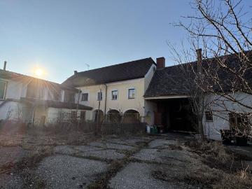 Alter großer Hof mit Nebengebäude und Halle Achtung neuer Preis! Super Lage!