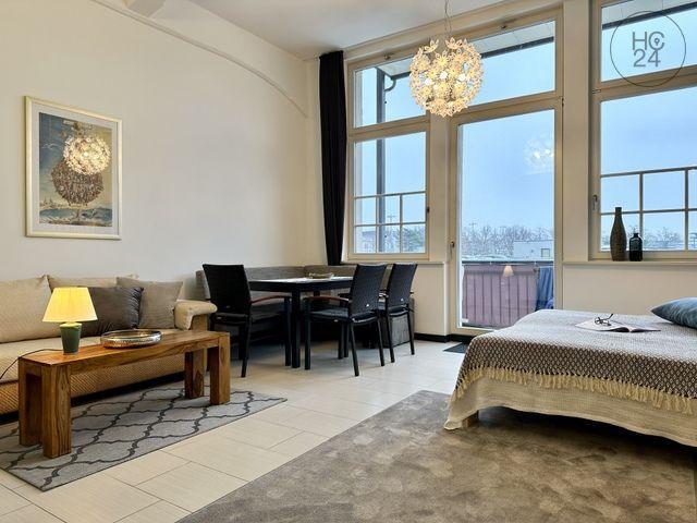 Alternative zum Hotel: Möbliertes Apartment mit Balkon / PKW Stellplatz nahe Zentrum