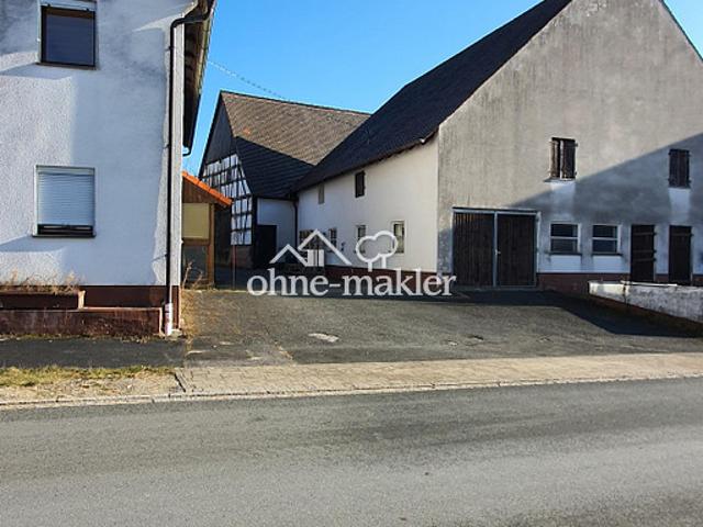 Älteres Bauernhaus mit 9 Zimmer, Garage und drei Dachgeschosse