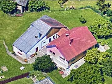 Älteres Haus mit Nebengebäude und Garage. Herrlicher Gebirgsblick SONDERPREIS