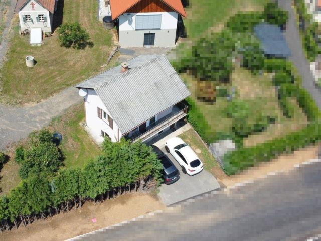 Älteres Kleinwohnhaus mit Potenzial samt Südbalkon