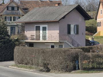 Älteres Kleinwohnhaus mit Potenzial samt Südbalkon