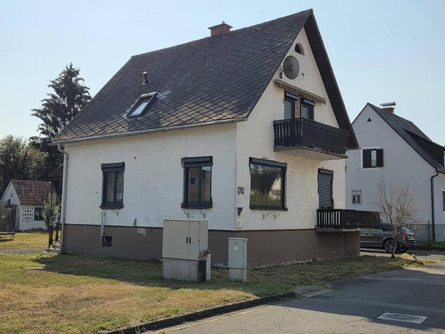Älteres Wohnhaus mit freistehender Garage samt Nebenraum und Garten in Ruhelage