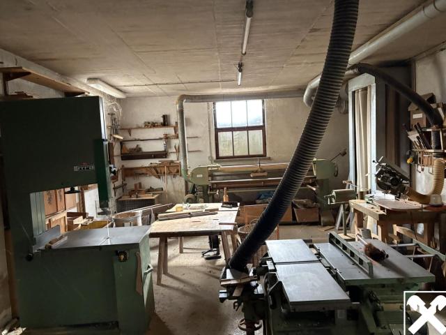 Älteres Wohnhaus mit Platz Für Hobby, Handwerk und Ideen
