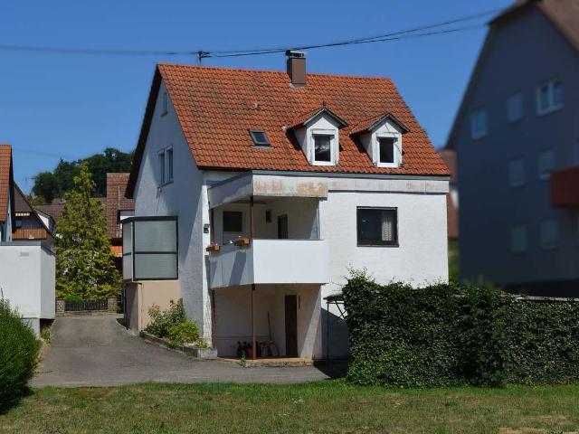 Älteres 2 FH mit großem Bau Platz