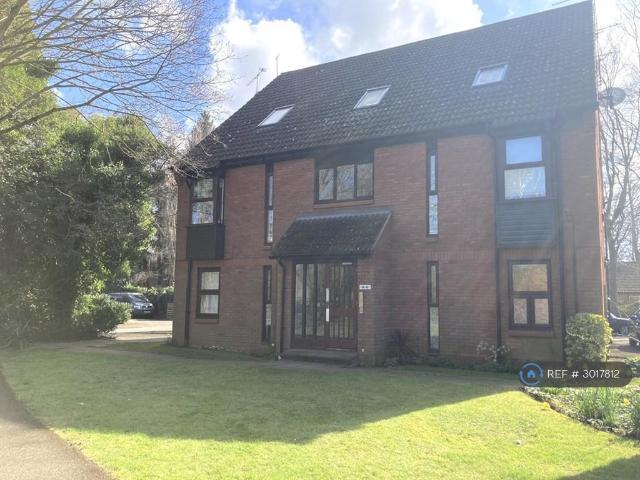 Alterton Close, Woking, GU21 1 bed flat to rent £1,200 pcm £277 pw