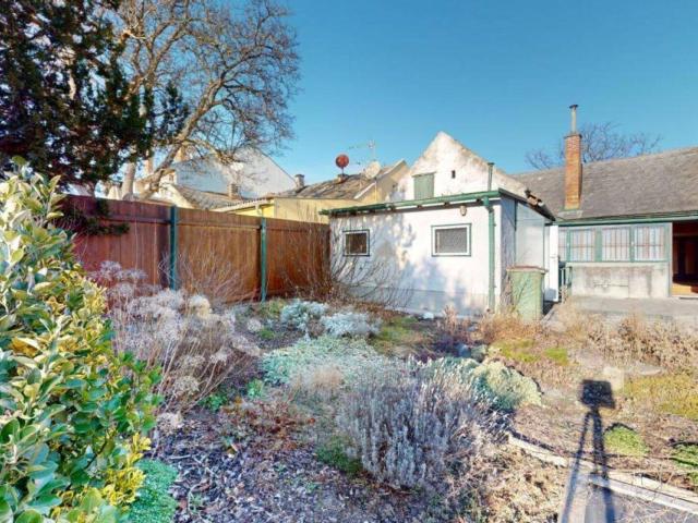 Althaus und Garten mit Perspektive