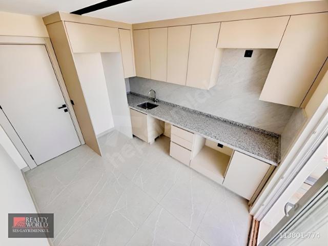 ALTINOVA'DA ORTA MAHALLEDE GENİŞ 2+1 SIFIR DAİRE