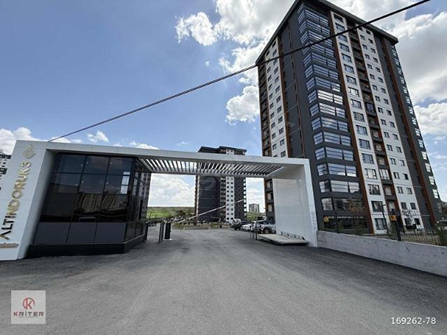 ALTINDORUK3 DE GÜVENLİKLİ GENİŞ K.OTOPARKLI ARAKAT 4,5+1 DAİRE