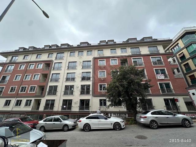 ALTINTEPE DE YENİ BİNA CADDE ÜZERİ 3.KAT KÖŞE DAİRE