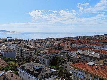 ALTINTEPE MENEKŞE SOKAKTA MERKEZİ KONUMDA 135 M NET 4+1 DAİRE