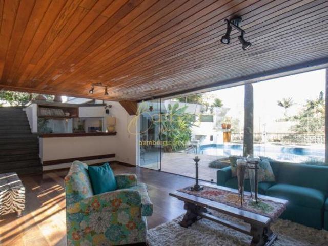 Alto da Boa Vista, 700m², 4 suítes, Casa de Vila, piscina