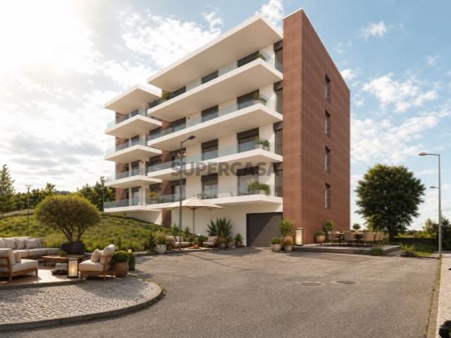 Alto da Guarda Inglesa vende se T4 no piso 2 com vista Rio Mondego