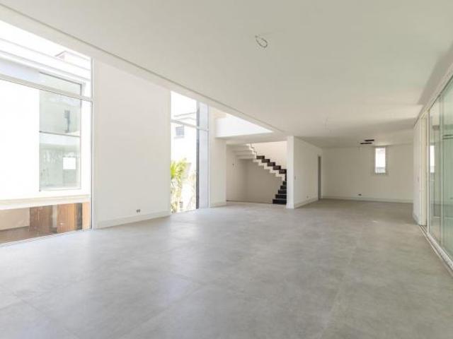 Alto Padrão 4 Suítes e 686m Sofisticação e Conforto Oportunidade Unica / Condomino Lilos Village