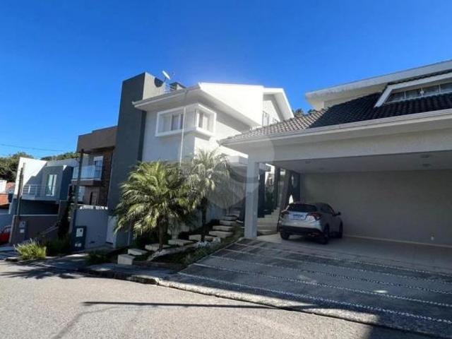 Alto Padrão no Barreirinha | Residência com 5 Suítes | Piscina Aquecida | 10 Vagas