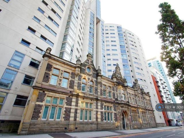 Altolusso, Cardiff, CF10 2 bed flat to rent £1,200 pcm £277 pw