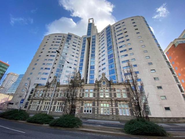 Altolusso, Cardiff City Centre, 2 bed flat to rent £1,200 pcm £277 pw