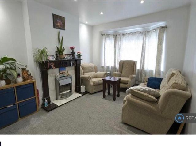 Alton Close, Nottingham, NG9 3 bed semi detached house to rent £1,100 pcm £254 pw
