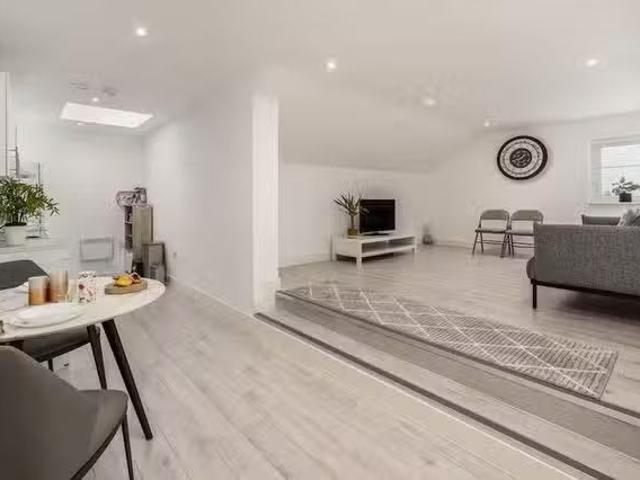 Alton Mews