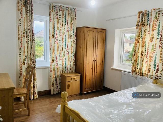 Altrincham Road, Manchester, M23 4 bed semi detached house to rent £1,950 pcm £450 pw